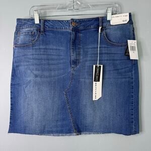 Celebrity Pink The Cutie Stretch Blue Denim Skirt in Kurtis Wash Juniors Size 15